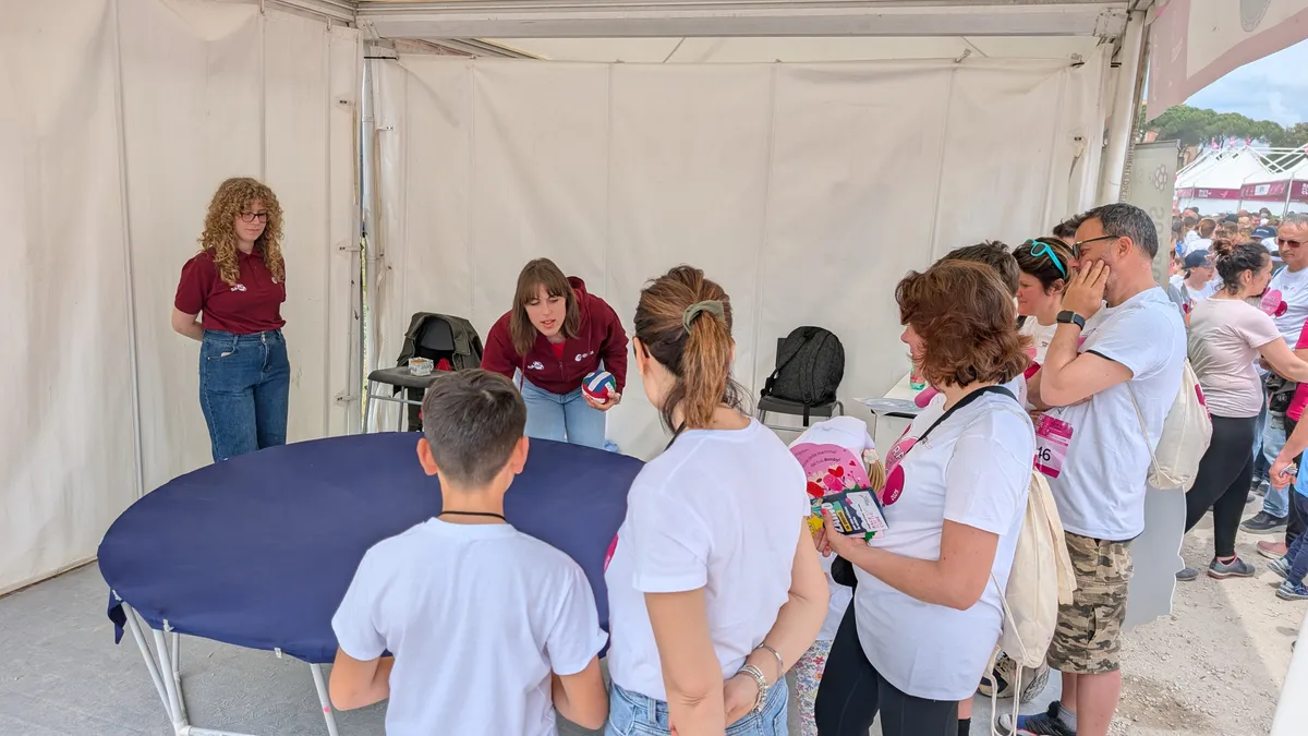 Spacetime demonstration with elastic sheet and marbles